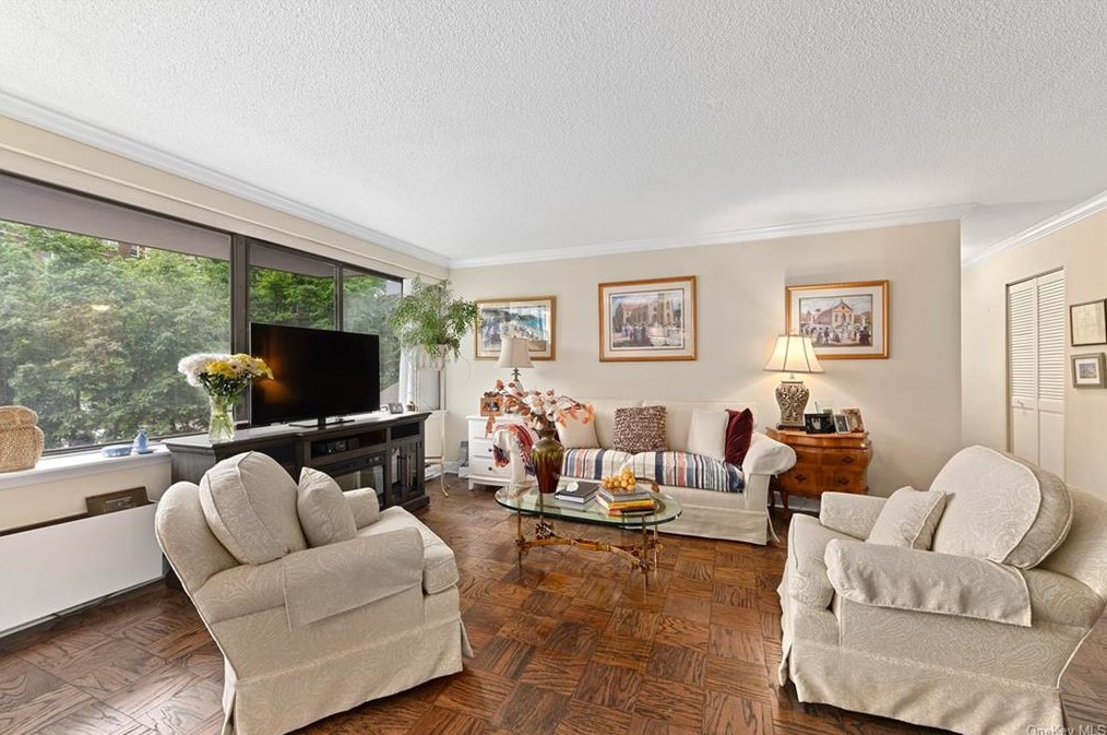 15 Stewart Pl, White Plains, NY 10603