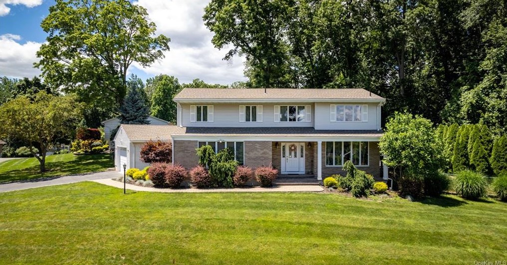 1 Anoroc Ct, Congers, NY 10920