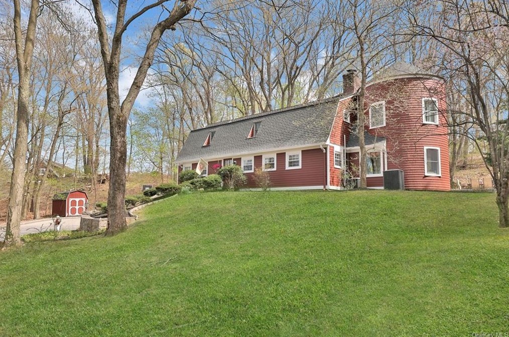 7 High Acres Dr, Thornwood, NY 10594