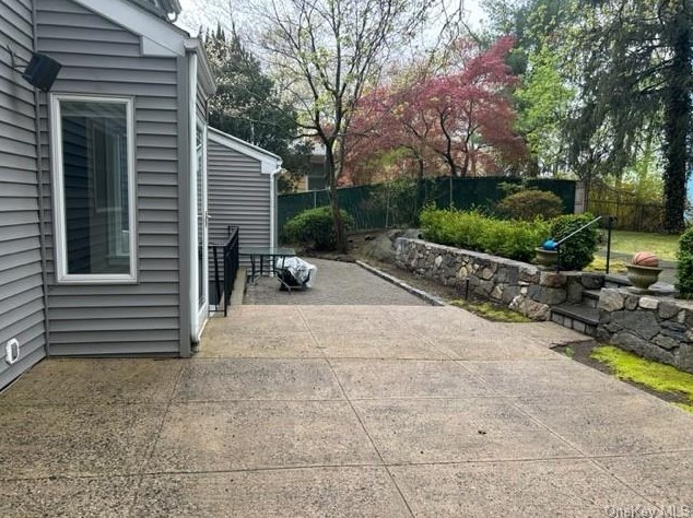 215 Inwood Rd, Scarsdale, NY 10583