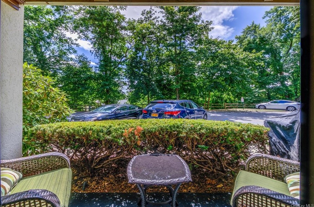 13 Huntington Cir, Peekskill, NY 10566