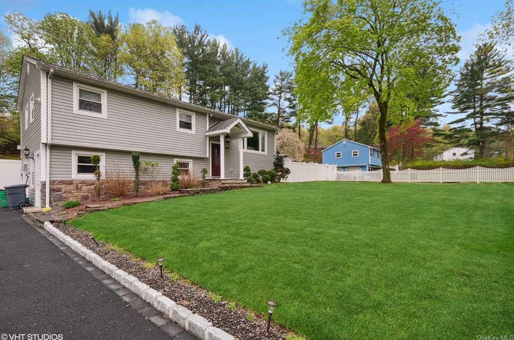 559 Kings Hwy, Valley Cottage, NY 10989