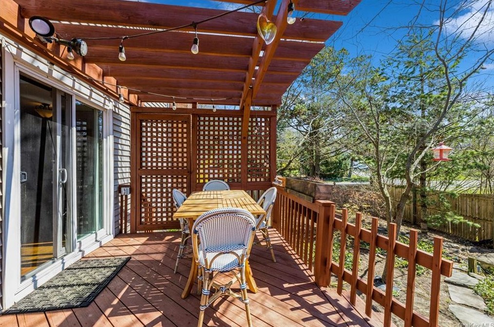 181 Ehrhardt Rd, Chestnut Ridge NY  10965-1930 exterior