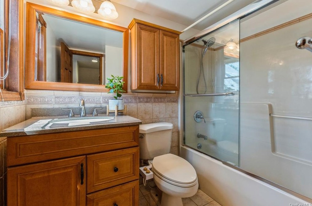 181 Ehrhardt Rd, Chestnut Ridge NY  10965-1930 exterior