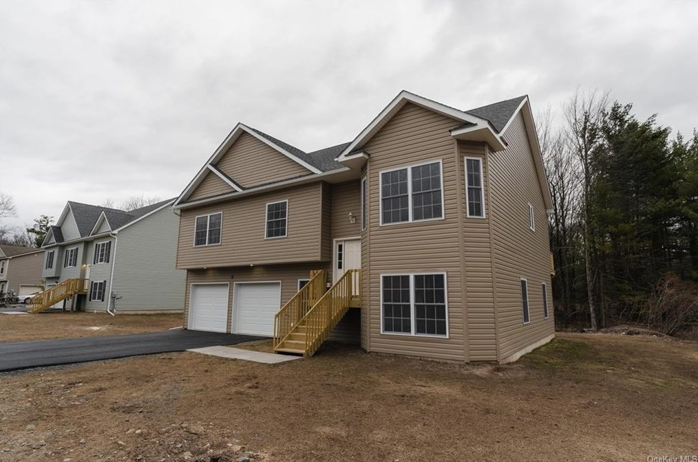 12 Picadilly Cir, Rock Hill, NY 12775