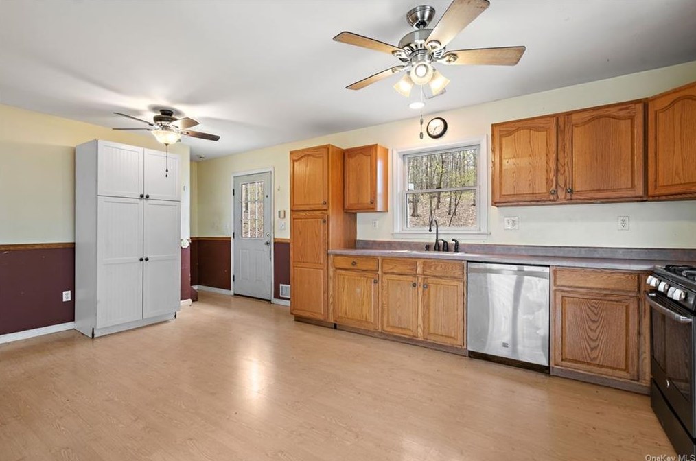 73 Firetower Rd, Bloomingburg, NY 12721