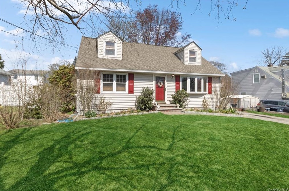 47 Iroquois Rd, Crotonville, NY 10562