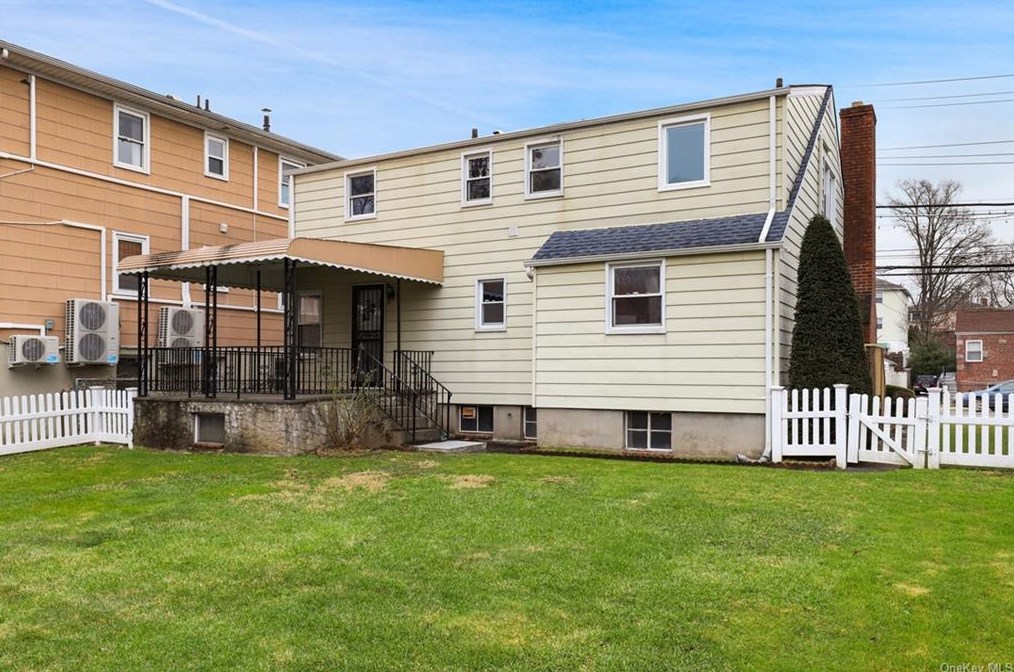 287 Kimball Ave, Yonkers NY  10704-3031 exterior