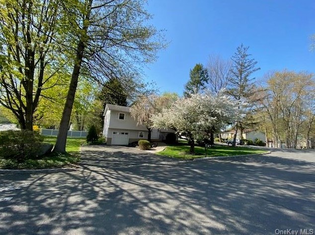 1 Woodlake Dr, Thiells, NY 10984