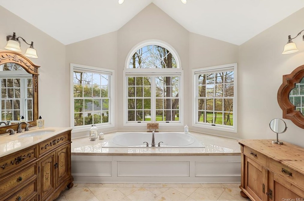 65 Brundige Dr, Goldens Bridge NY  10526-1413 exterior