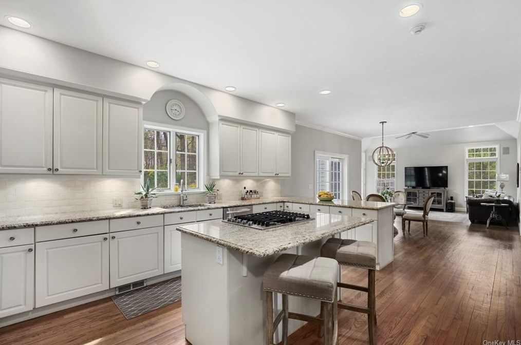 65 Brundige Dr, Goldens Bridge NY  10526-1413 exterior