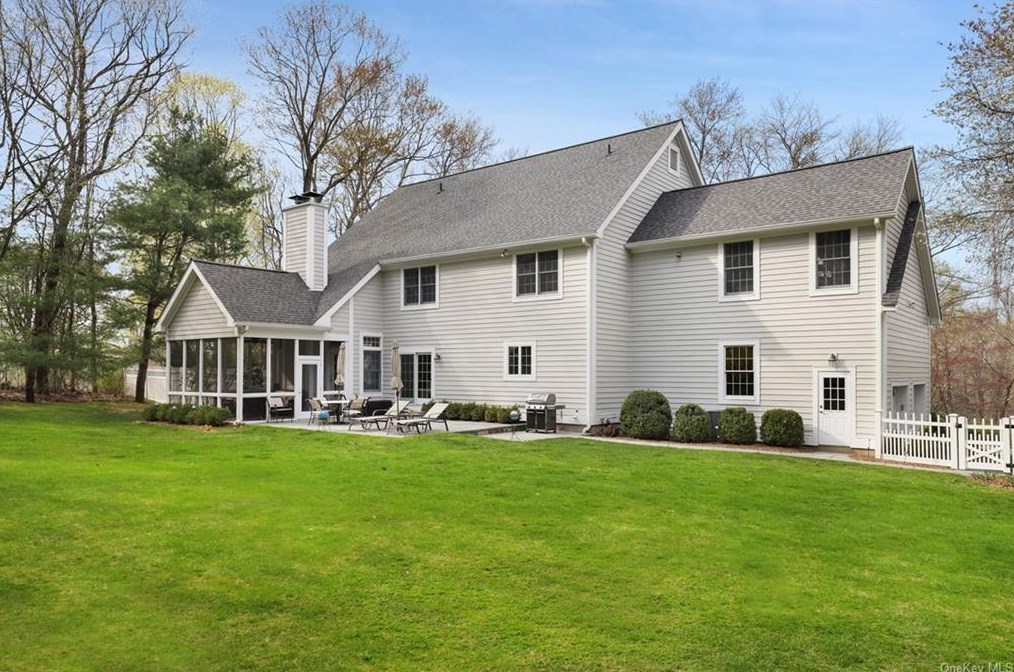 65 Brundige Dr, Goldens Bridge NY  10526-1413 exterior