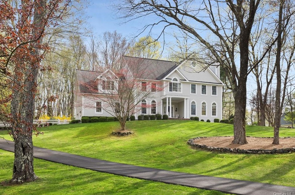 65 Brundige Dr, Goldens Bridge, NY 10526-1413