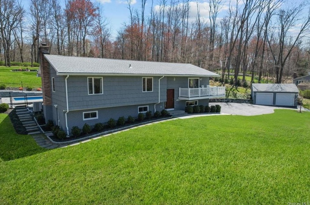 14 Edgewood Dr, Katonah, NY 10536-3139
