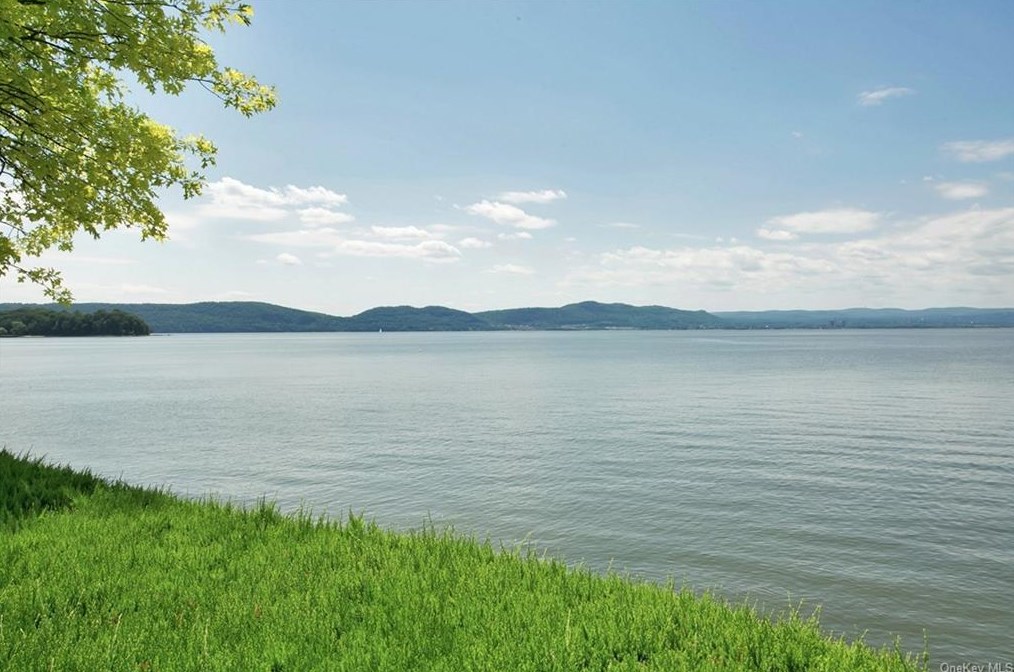 620 Half Moon Bay Dr, Croton on Hudson, NY 10520