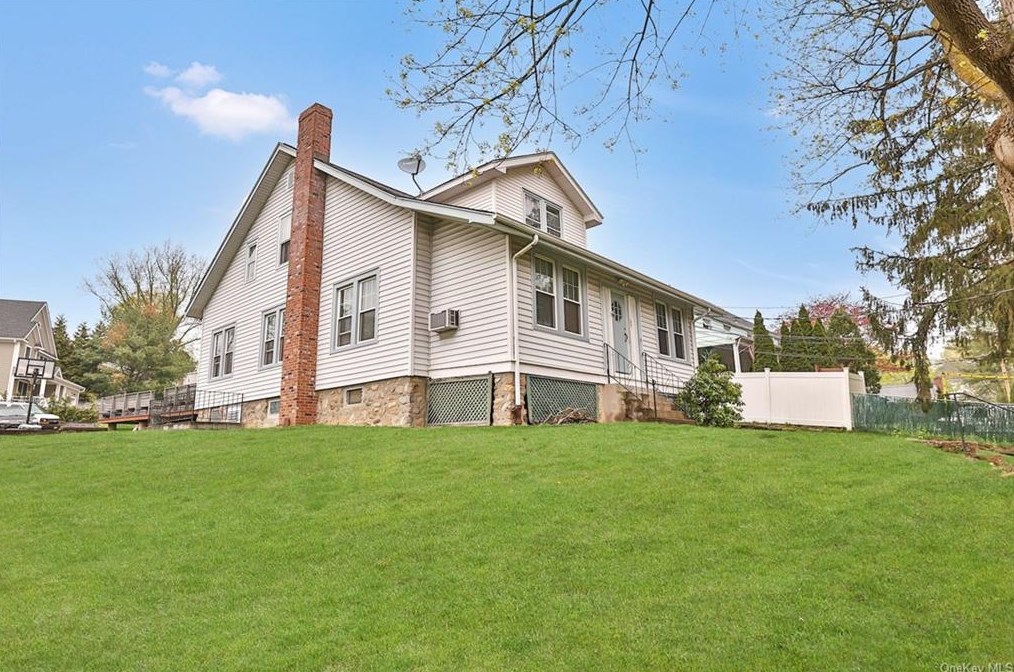 57 Westchester Ave, Thornwood, NY 10594