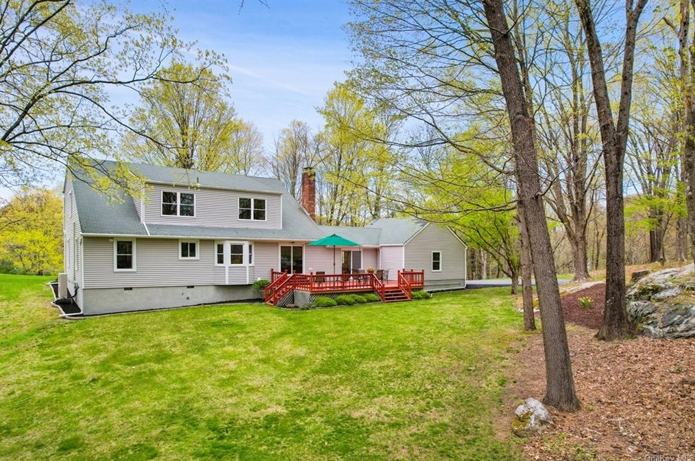 6 Cornwall Ct, Katonah, NY 10536-2500