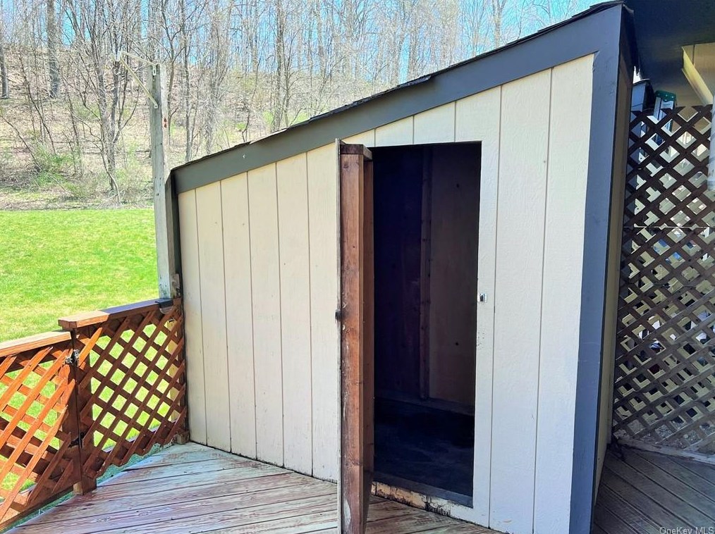 3103 Chelsea Cv, East Fishkill NY  12533-6930 exterior