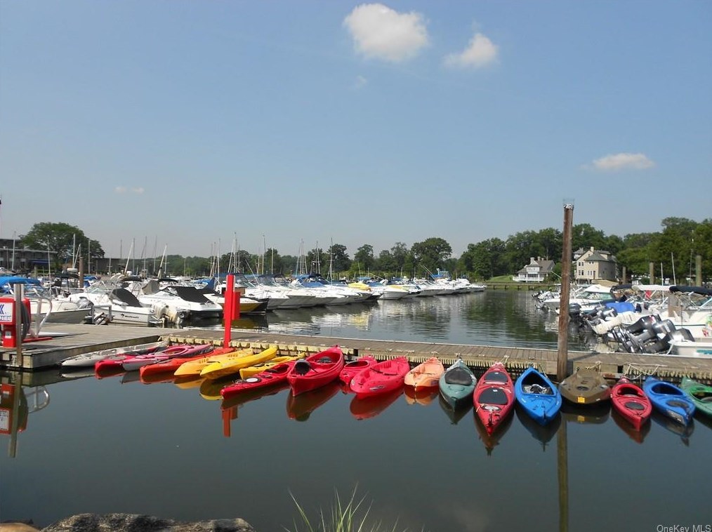 2 Peck Ave, Rye NY  10580-4022 exterior