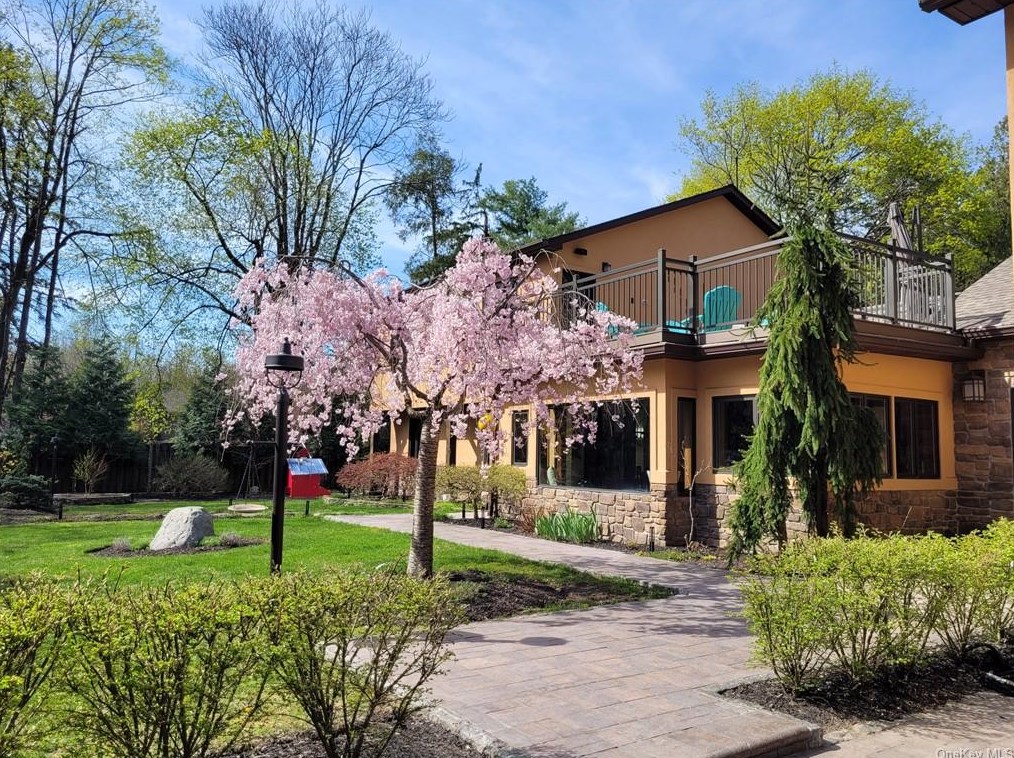 440 Mountain Rd, New City, NY 10956-5730