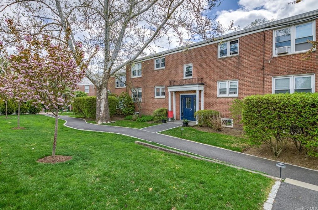 114 Lawn Ter, Mamaroneck, NY 10543-4023