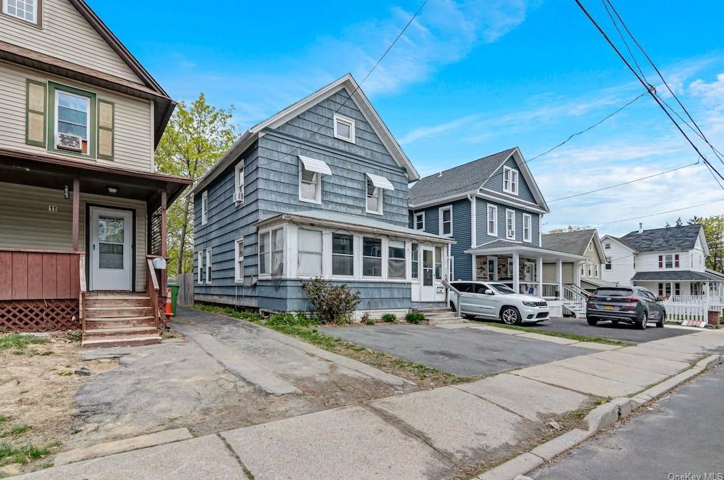 9 Chestnut St, Middletown, NY 10940
