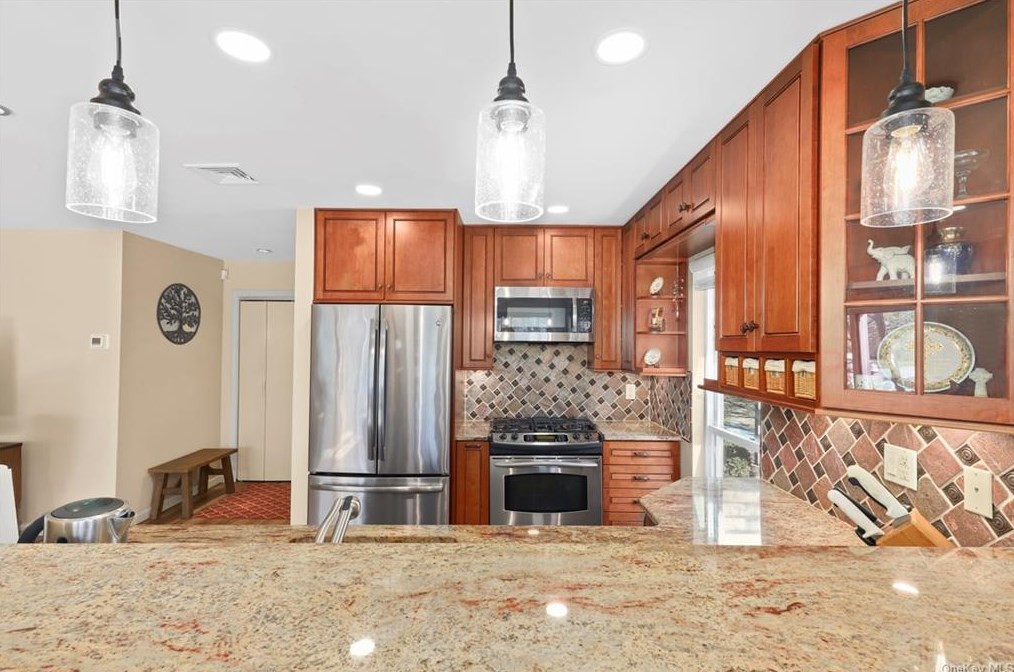 65 Villa Dr, Peekskill NY  10566-4940 exterior