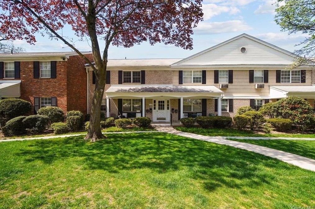234 Parkside Dr, Airmont, NY 10901