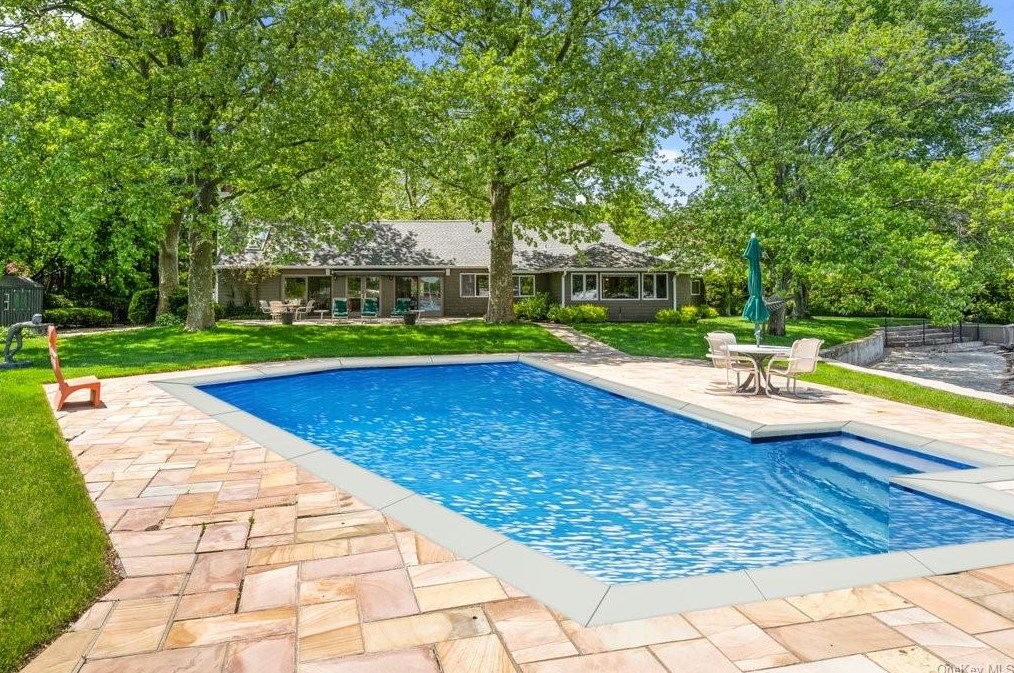 824 The Cres, Mamaroneck, NY 10543-4532