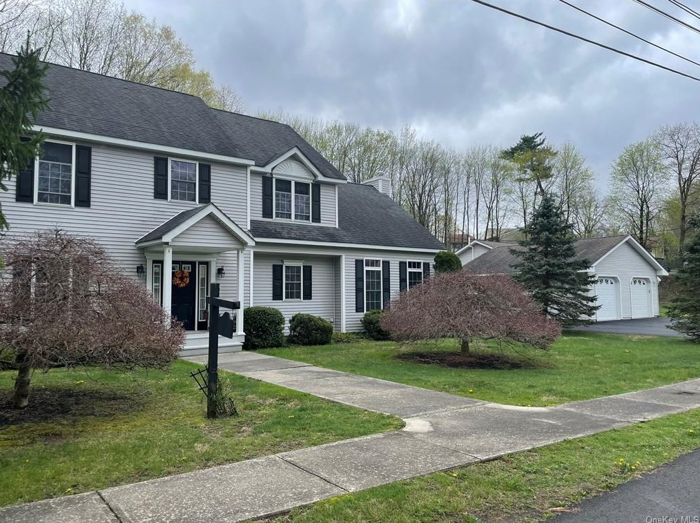 9 Woodland Dr, Port Jervis, NY 12771-2325