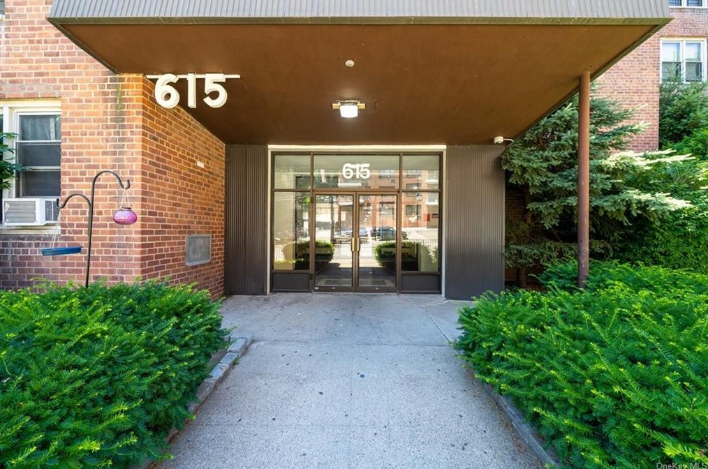 615 Warburton Ave, Yonkers, NY 10706-1506