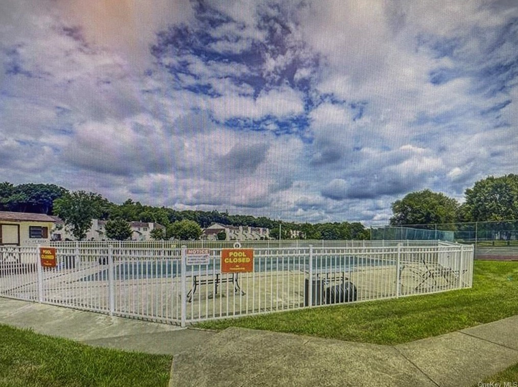 106 Wood Lake Dr, Middletown, NY 10940