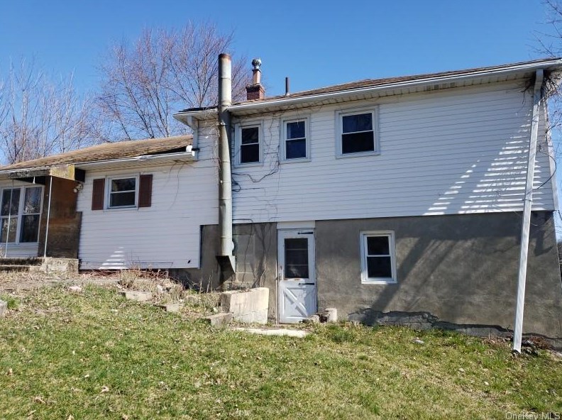 3 Midoaks Dr, Monroe, NY 10950