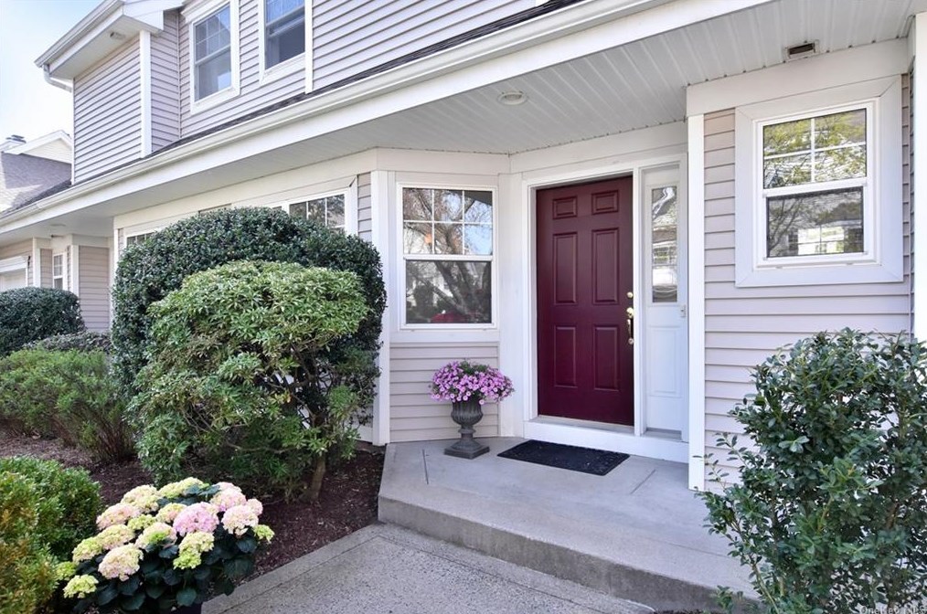 13 Winding Ridge Rd, White Plains, NY 10603