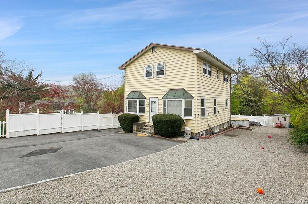 40 Osceola Rd, Kent Lakes, NY 10512
