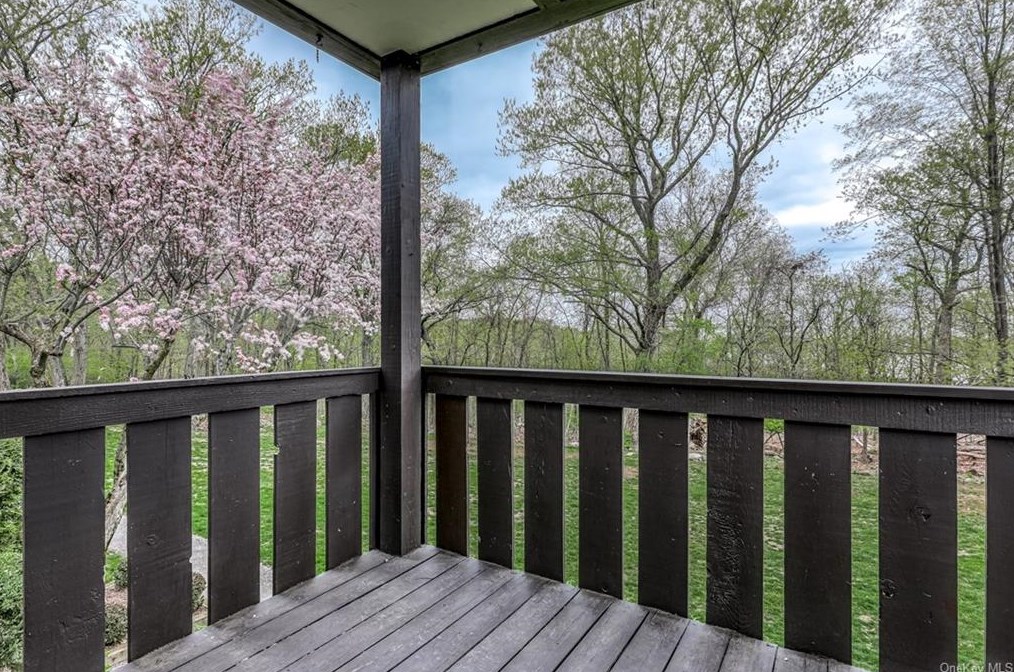 743 Sierra Vista Ln, Valley Cottage, NY 10989