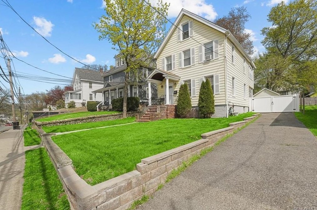 135 Wells St, Peekskill, NY 10566-3529