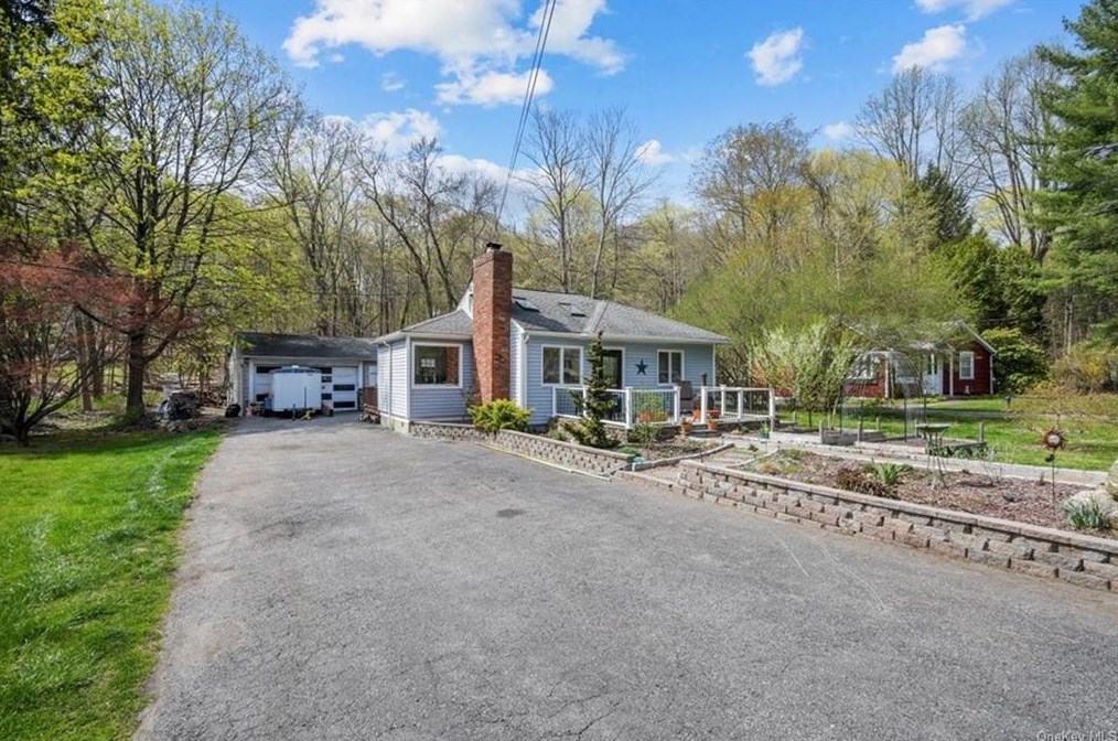 21 Brookdale Rd, Tompkins Corners, NY 10579
