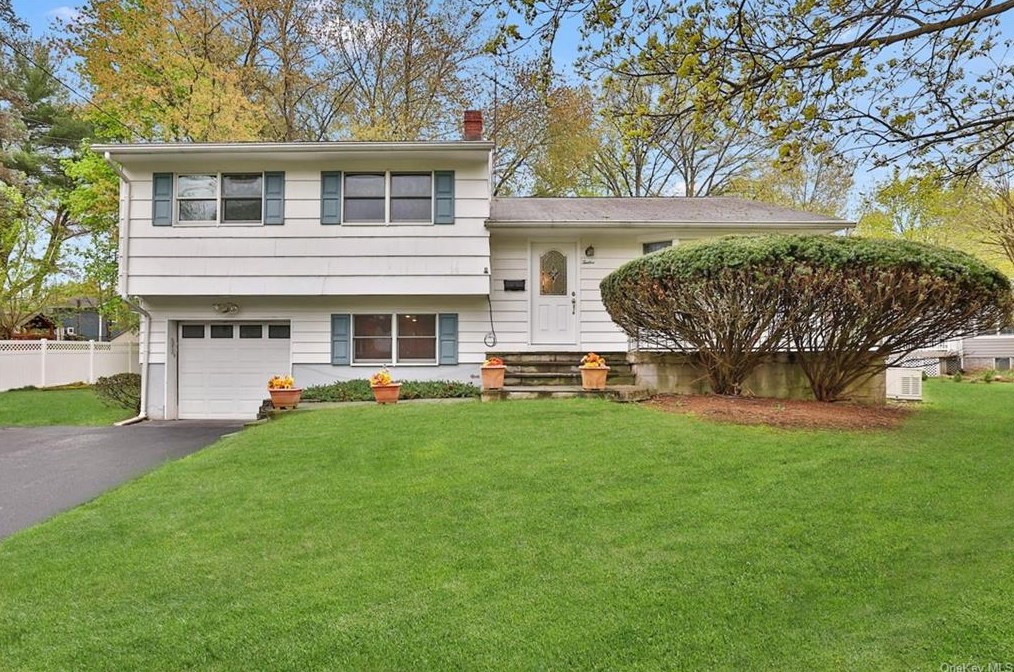 12 Marcia Ln, New City, NY 10956