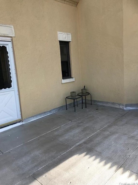 1 Elm St, Yonkers NY 10701-3932 exterior