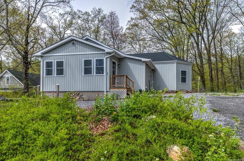 21 Clarkson Rd, Kent Lakes, NY 10512