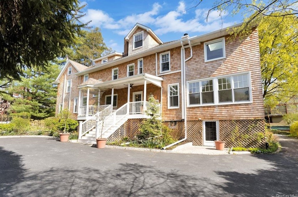 49 Van Wyck St, Croton On Hudson NY  10520-2525 exterior