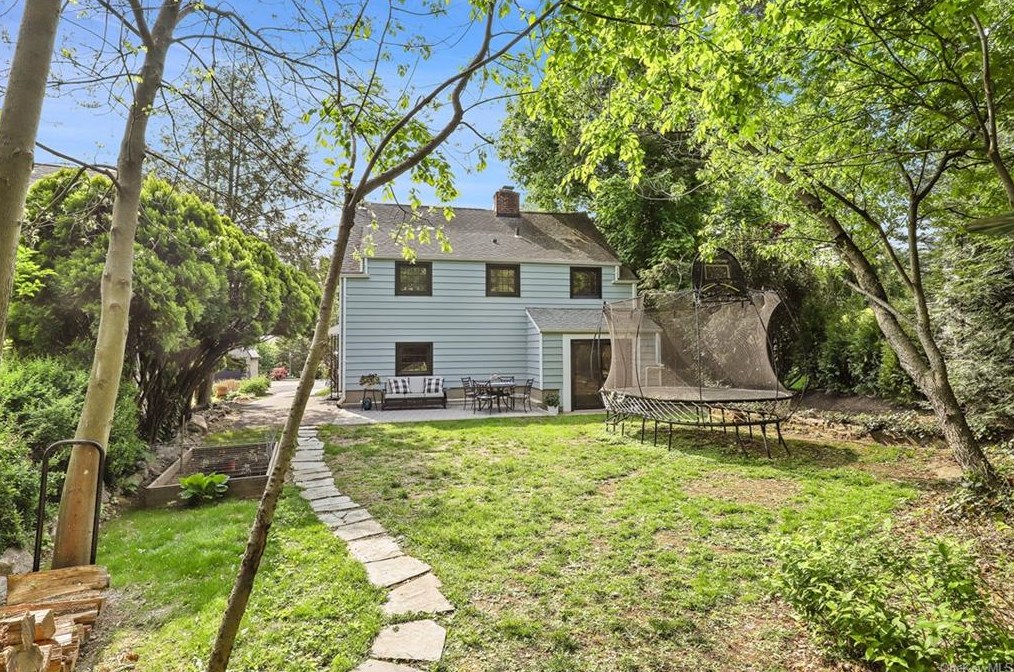 165 E Garden Rd, Larchmont, NY 10538