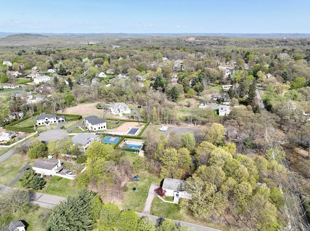 2 Marisa Dr, Chestnut Ridge, NY 10977-1005
