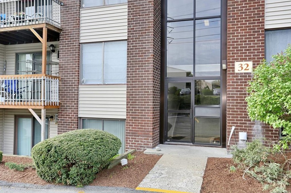 324 Country Club Ln, Mount Ivy, NY 10970