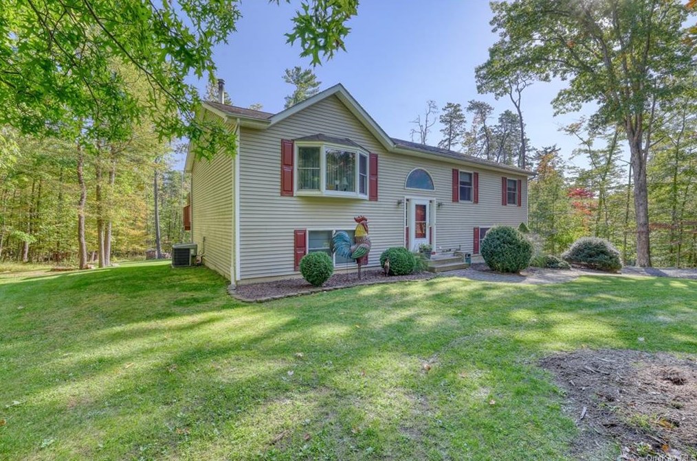 44 Kimberly Ct, Bloomingburg, NY 12721
