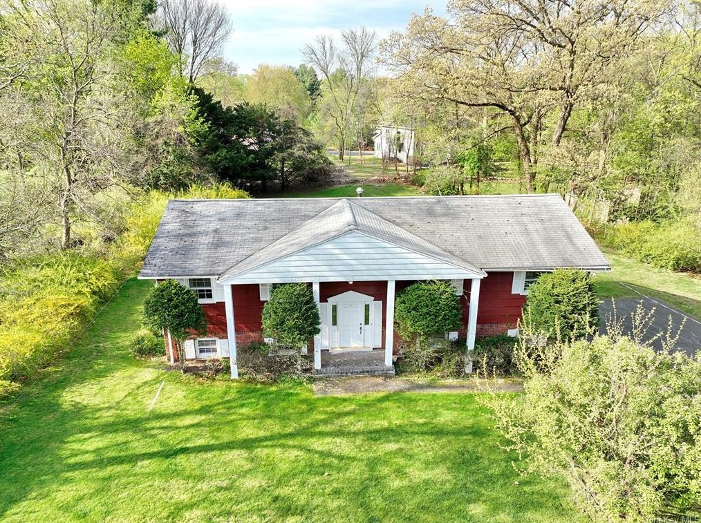 12 Ann Blvd, Chestnut Ridge, NY 10977