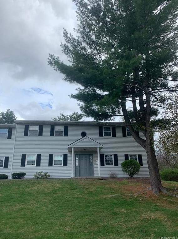 8 Ivy Ct, Fishkill, NY 12524