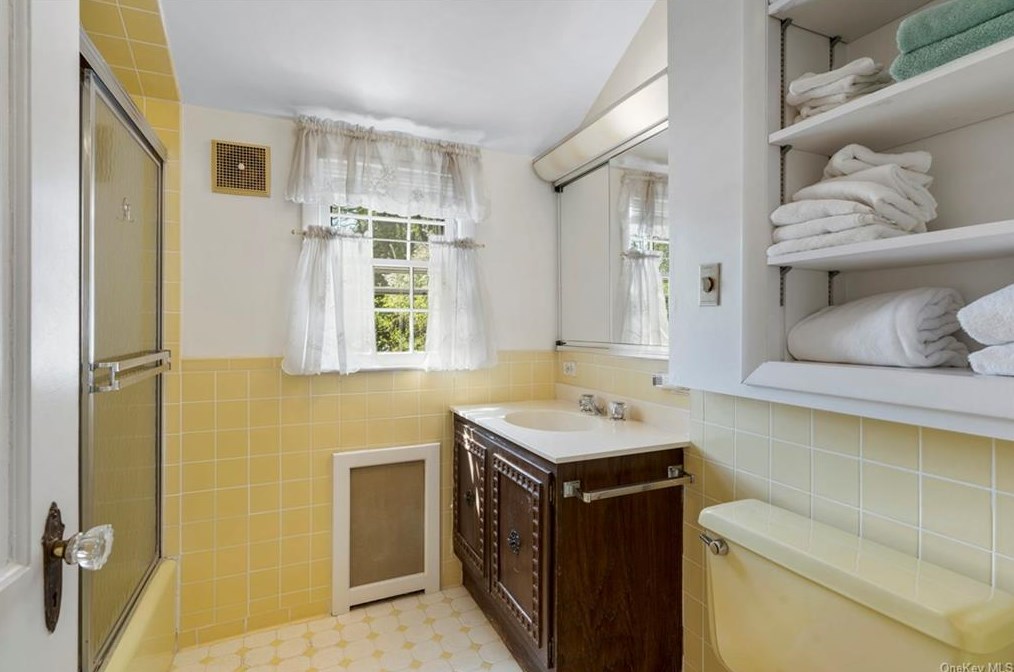 419 Warren Ave, Mamaroneck NY  10543-1332 exterior