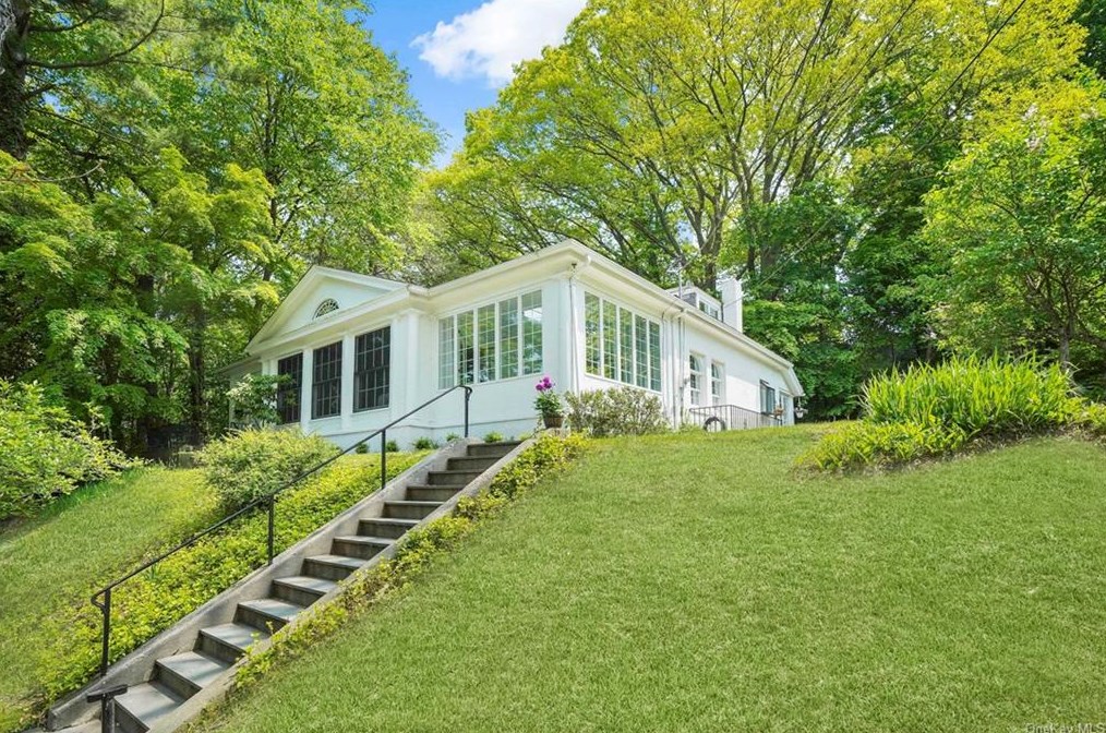 130 Bellair Dr, Dobbs Ferry, NY 10522